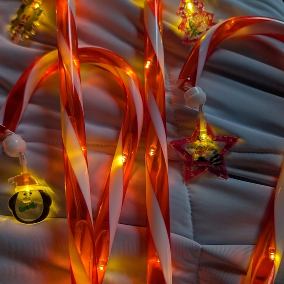 Festive Candy Cane String Lights Battery Operated 12 Pieces (EUC) - Picture 11 of 15